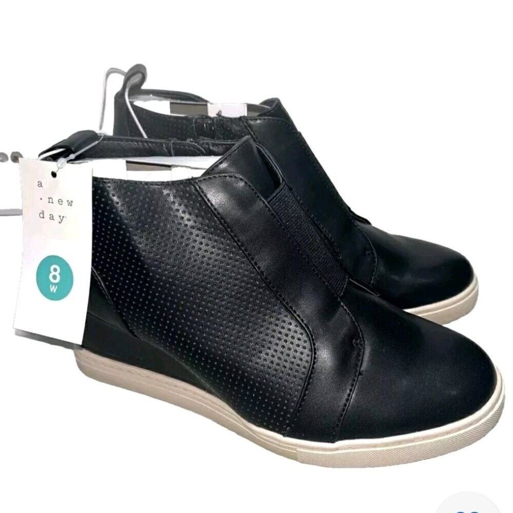 New in Box Kolie Boots Black 8 wide, A New Day vegan leather